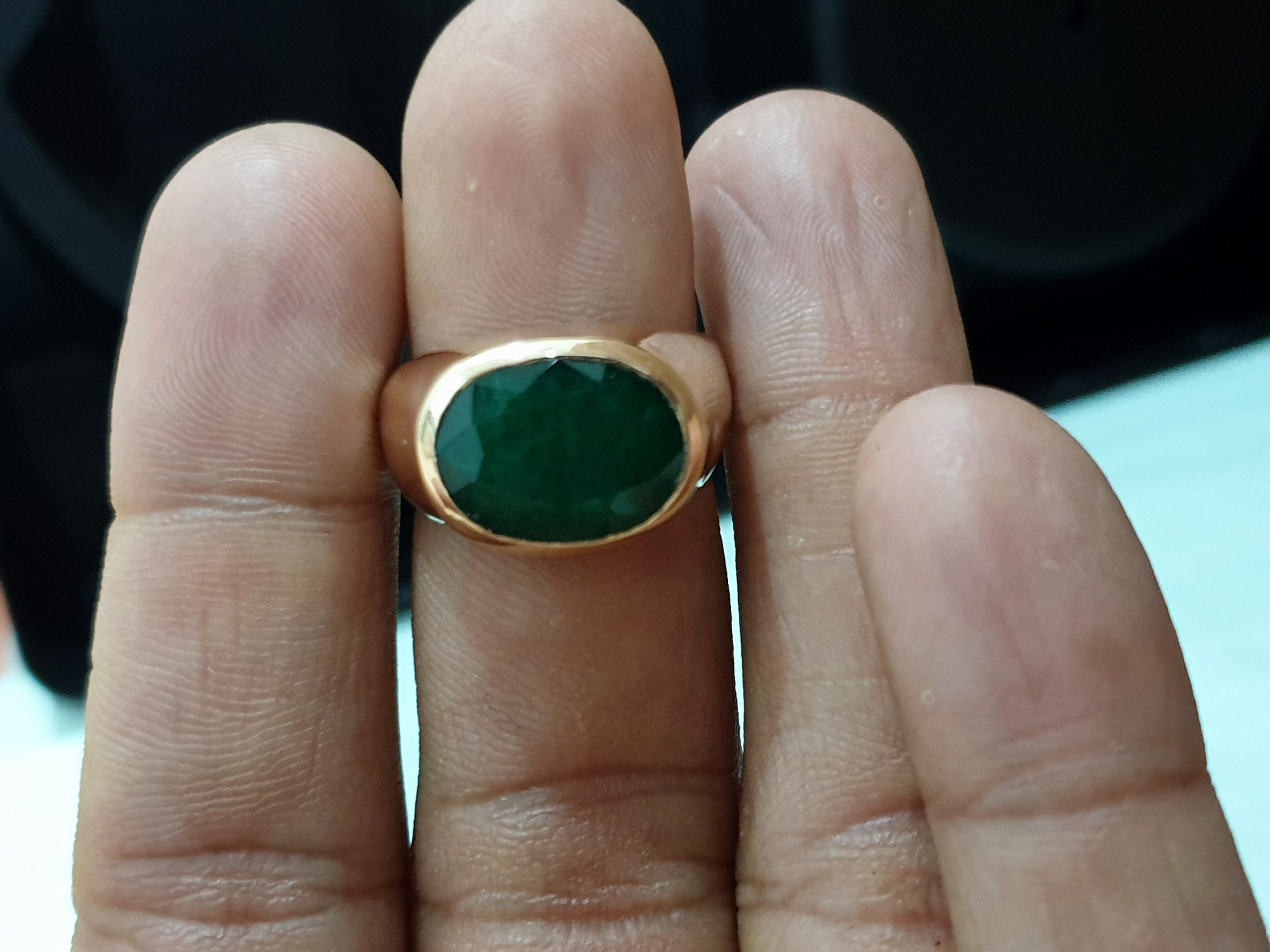 Exquisite Emerald Gold Finger Ring