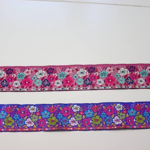 Gesticktes Blumenband