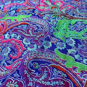 Vintage Ivory Saree 5 Yards Floral Paisley Pure Silk Fabric Indian Soft Craft for Dressmaking, Quilting & Christmas Decor