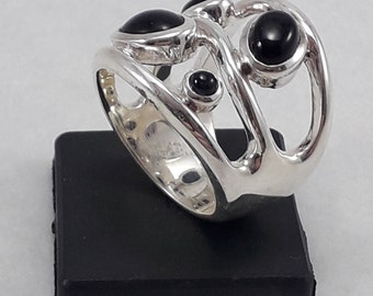 Sterling Silver Ring (925) with Natural Black Onyx Gems.Sterling Silver (925) Ring with Natural Black Onix Gems.