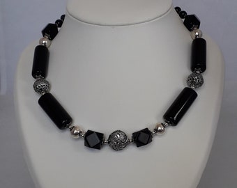 Black Onix Necklace with Sterling Silver (925).Black Onix and Sterling Silver (925) Necklace.