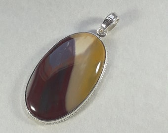 Sterling Silver(925) Pendant with a Natural Mokaite Gem.