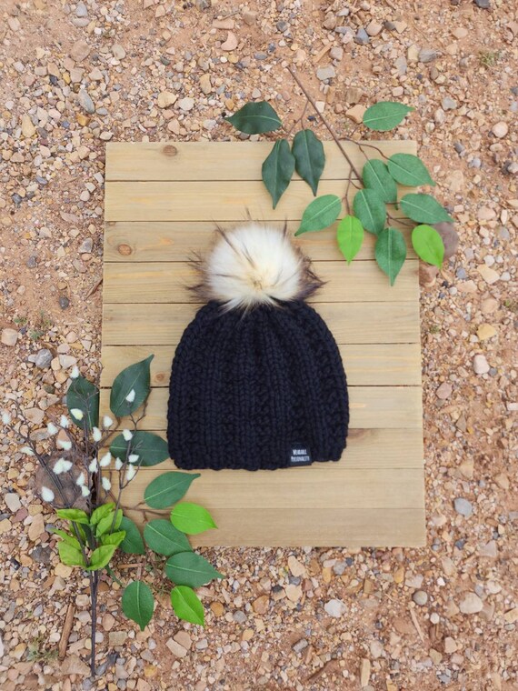 Black Ribbed Knit Beanie With Faux Fur Pom, Women display picture 1