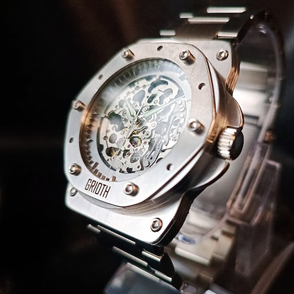 Groot op maat gemaakt herenhorloge. XL diam 45 mm Mechanisch automatisch skeleton uurwerk. Zilveren roestvrijstalen brede armband. Perfect cadeau voor heer