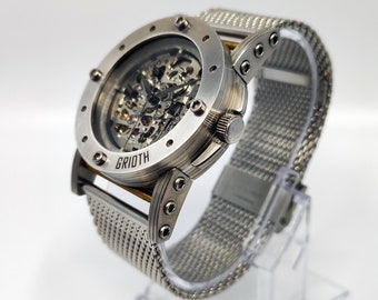 Montre personnalisée élégante de luxe. Mouvement squelette mécanique à remontage automatique. Bracelet MESH en acier inoxydable argenté. Cadeau parfait pour monsieur