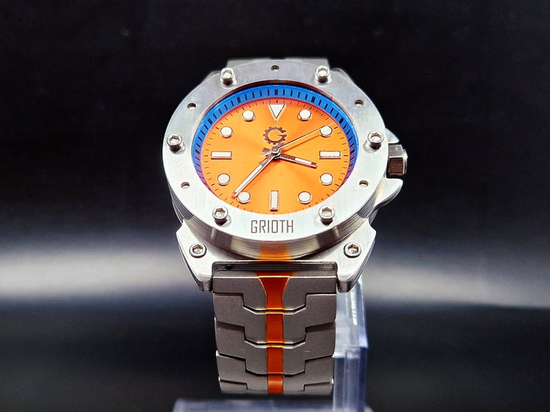 Reloj inusual de estilo industrial para hombre. Diámetro de caja de 41 mm. Movimiento automático Seiko. Brazalete de acero inoxidable. CARRERA-41. esfera naranja imagen 3