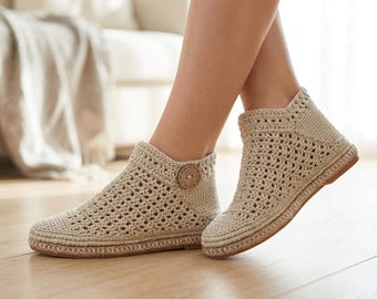 折りたたみ可能な夏用シューズ - ハンドメイドのかぎ針編みシューズ。手編みと手刺繍のブーティ