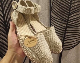 Sandalias con banda - Zapatos de crochet hechos a mano. Tejidos y bordados a mano. Por Babu Shoes.