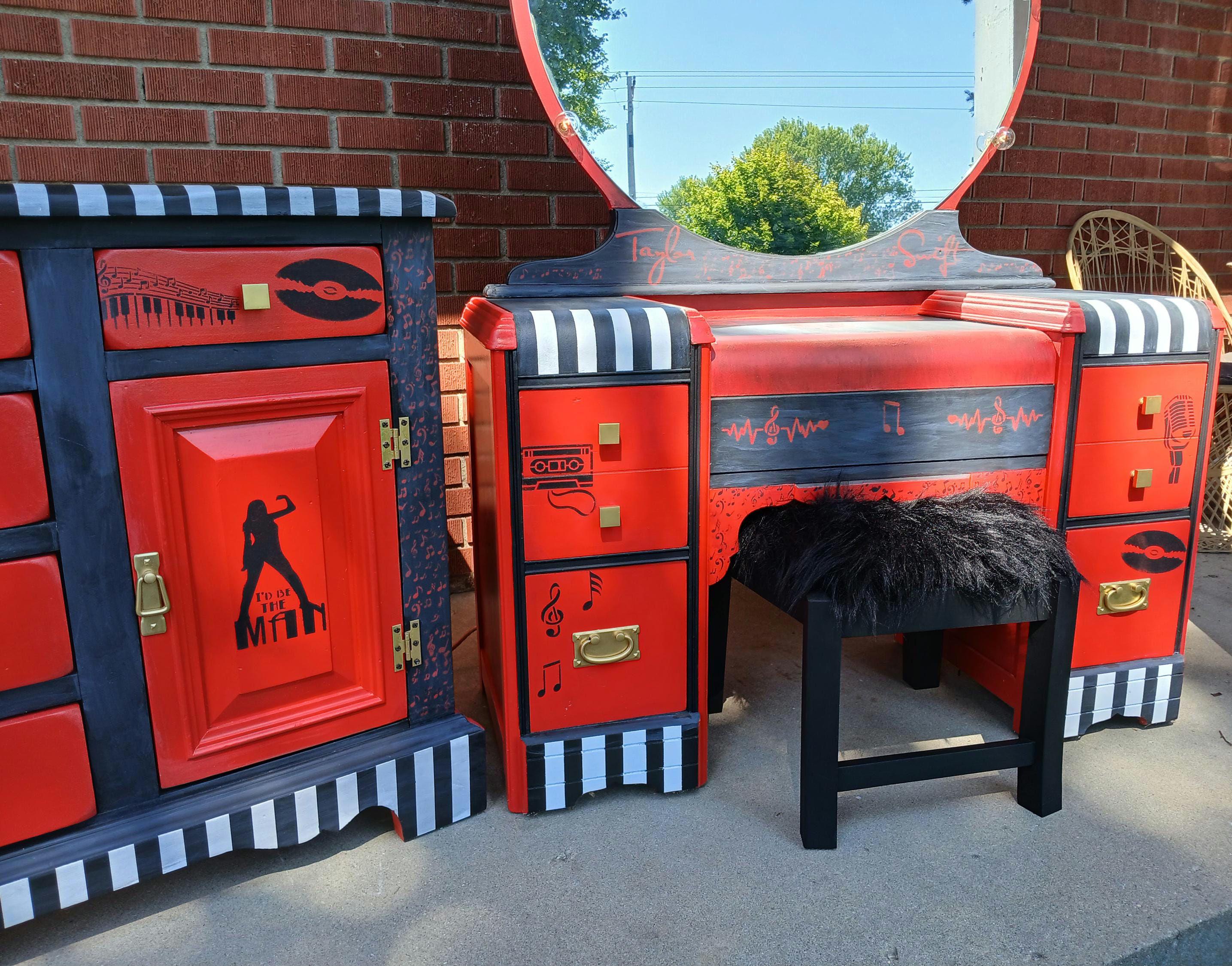 Taylor Swift Dresser. Taylor Swift Light up Vanity and Stool. Taylor Swift  Themed. - Etsy