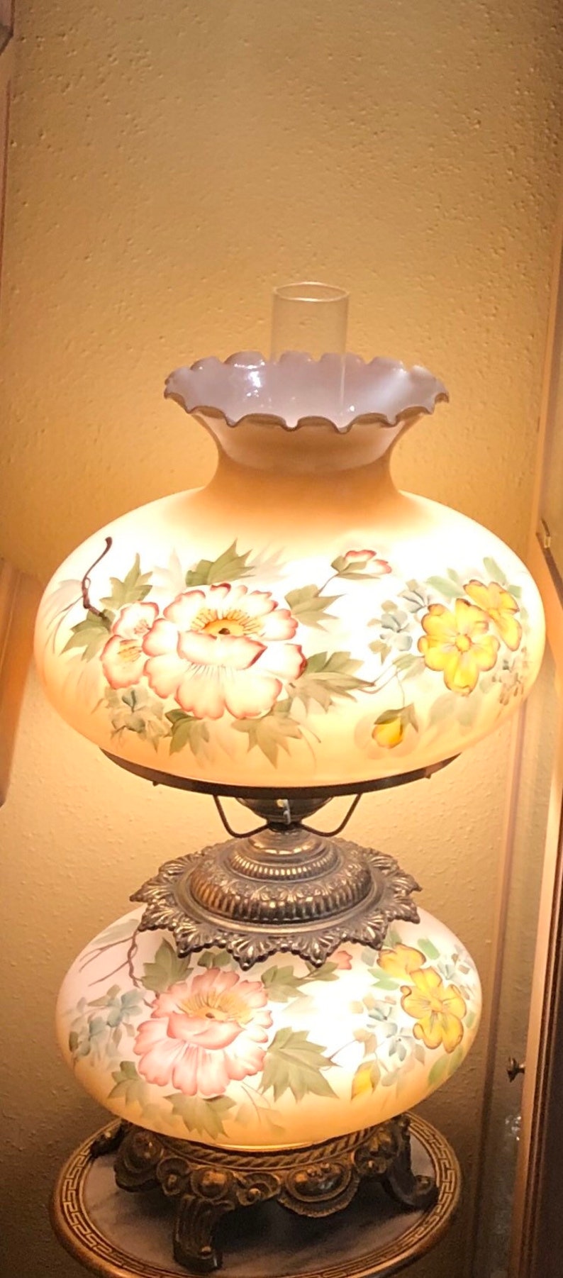 Magnificent Beautiful Hurricane Lamp Gone With The Wind Image 0