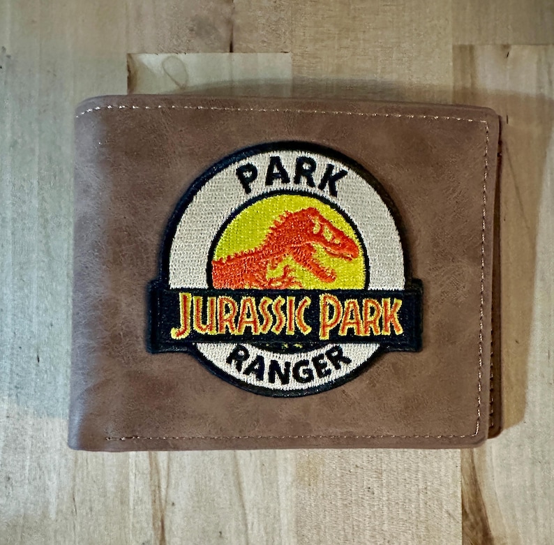 Gorra de malla estilo camionero con cierre a presión de Jurassic Park Ranger Park Security, fabricada a mano individualmente en Florida. imagen 3