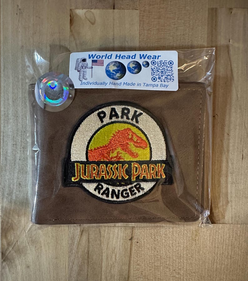 Gorra de malla estilo camionero con cierre a presión de Jurassic Park Ranger Park Security, fabricada a mano individualmente en Florida. Park Ranger Wallet
