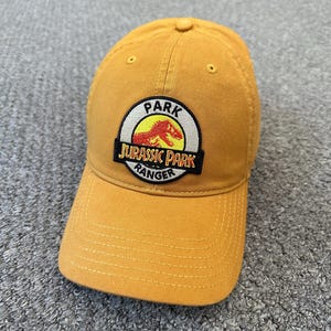 Gorra de malla estilo camionero con cierre a presión de Jurassic Park Ranger Park Security, fabricada a mano individualmente en Florida. Dad Cap Yellow
