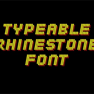 Puede incluir: Una fuente de diamantes de imitación amarilla y roja que dice "TYPEABLE RHINESTONE FONT".
