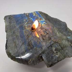 Labradorite Rock Candle: Crystal Oil Lamp Diffuser with Forever Wick