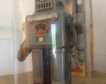 Robot spaceman Tuxedo