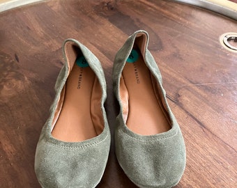 Lucky Brand Shoes Womens 8M Erin Ballet Flats Green Suede Leather Slip On. New without Box