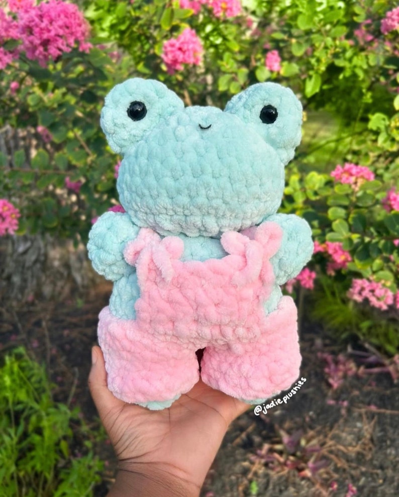 Crochet Baby Frog in Overalls Plushie PATTERN image 3