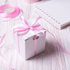 Veel van 25 stuks witte mini kartonnen doos van 2,5 x 2,5 x 3 inch met deksel, gevouwen doos, geschenkverpakking, kartonnen doos