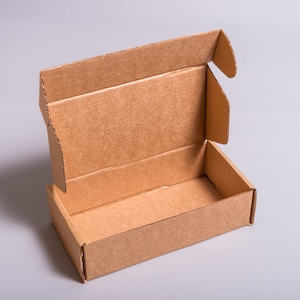 Lote de 20 cajas de correo de cartón Kraft mini de 6 x 3 pulgadas con cubierta, estuche plegable, embalaje de regalo, impresión de su logotipo disponible.