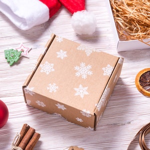 Lot of 15 pcs 4x4 inch Kraft Carton Mailer Box with Cover, Folded Case, Gift Packaging, Christmas Snowflakes decor.