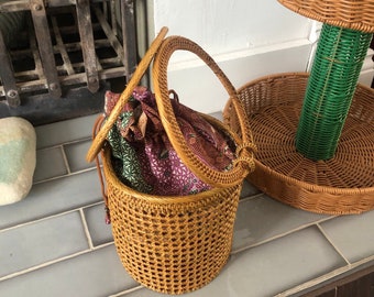 Round Handwoven Basket Bag,Boho  Handbag Basket summer bag Top Handle , beach  Bag rattan bag, double handle handmade 70 ‘s vibe