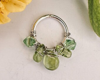 Läkande kristallkluster broskring - sömlös ring i sterlingsilver - broskpiercing - bohemiska smycken - Daith Rook septum bröstvårtelob