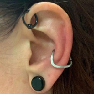 Ready to Ship - 316L Stainless Steel Smooth V Cartilage Ring - Seamless Cartilage Hoop - Conch Piercing - 16ga 14mm