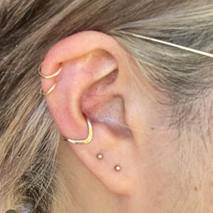 Ready to Ship - 14k Yellow Gold Fill Smooth V Cartilage Ring - Seamless Cartilage Hoop - Conch Piercing - 14ga 16mm
