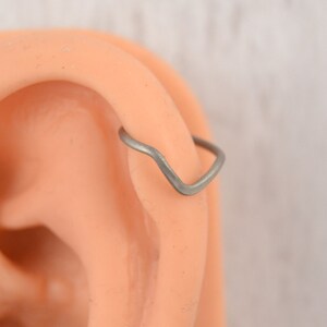 Smooth V Helix Earring - Helix Jewelry - 14g 16g 18g 20g Helix Hoop - 1st 2nd Lobe Earring - Nature Jewelry - Seamless Ring - Endless Hoop