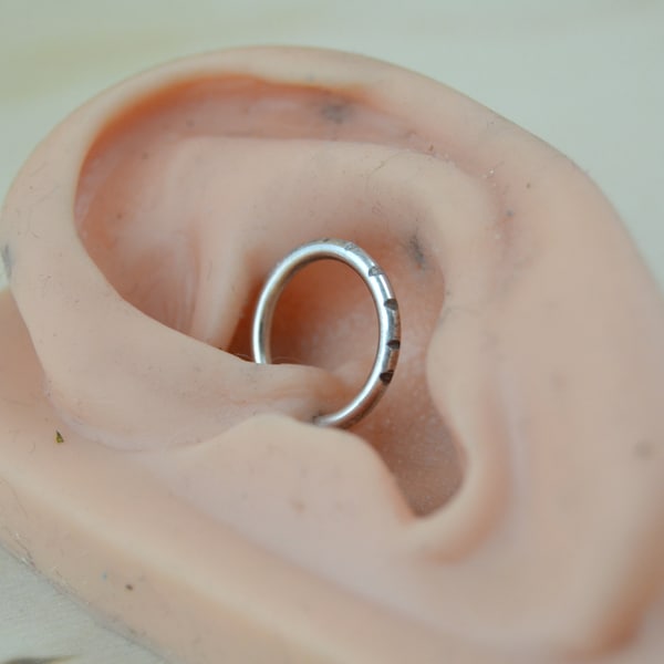 Silver Hatched Daith Earring, Daith Jewelry, Daith Hoop, Daith Piercing, Dainty Daith Ring, Hoop Earring, Seamless Ring, Endless Hoop