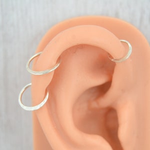 Brinco de hélice de disco texturizado - Joias Helix - 14g 16g 18g 20g Helix Hoop - Anel de cartilagem de hélice para frente - Anel sem costura - Argola sem fim