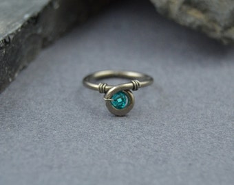 Kristallögla Niobium Broskörhänge, Kristallbroskring, Broskpiercing, Broskring, Ändlöst Örhänge, Sömlöst