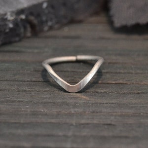 Titanium Smooth V Cartilage Earring - Nickel Free Seamless Ring - 14g 16g 18g 20g 22g Endless Hoop - Minimalist Earring - Earring Hoop