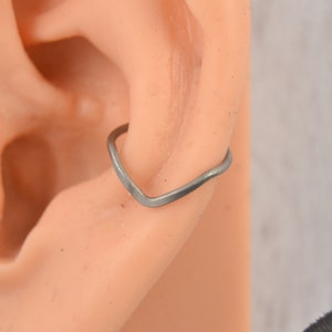 V Smooth Titanium Conch Earring - Conch Jewelry - 14g 16g 18g Conch Hoop - Conch Ring - Minimalist Jewelry - Seamless Ring - Endless Hoop