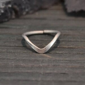 Ready to Ship - Titanium Smooth V Cartilage Ring - Seamless Cartilage Hoop - Conch Piercing - 16ga 14mm