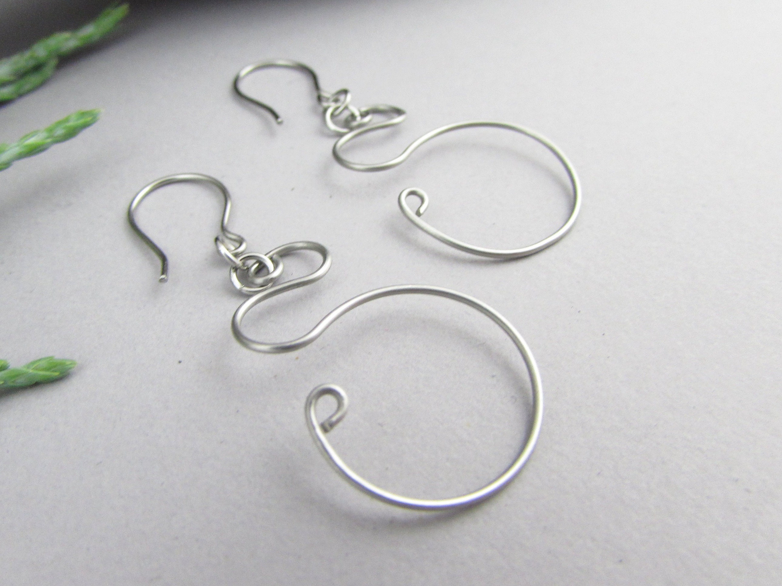 Earwire, 26mm - Aprx 10 pr Earwire, 26mm - Aprx 10 pr