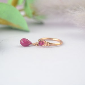 Griekse Hellene Ruby hangende kraakbeenoorbel, edelsteenkraakbeenring, kraakbeenpiercing, kraakbeenring, eindeloze oorbel, naadloze ring
