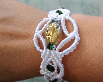 Elegant macrame bracelet with glass beads