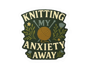 Könnte beinhalten: Aufkleber mit dem Text "Knitting My Anxiety Away". Das Design umfasst einen Wollknäuel, Stricknadeln und florale Elemente in Grün-, Braun- und Cremetönen.