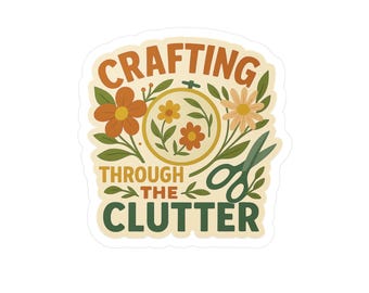 Handwerk durch die Unordnung Aufkleber, lustige Handwerks-Vinyl-Aufkleber, Maker Humor, Scrapbooker Geschenk, DIY Messy Schreibtisch Ästhetik