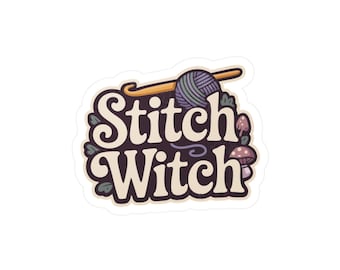 Könnte beinhalten: Aufkleber mit dem Schriftzug "Stitch Witch" in einer verspielten Schriftart. Das Design umfasst eine Häkelnadel, einen Wollknäuel, Pilze und Blätter, alles in einer Vintage-Farbpalette.