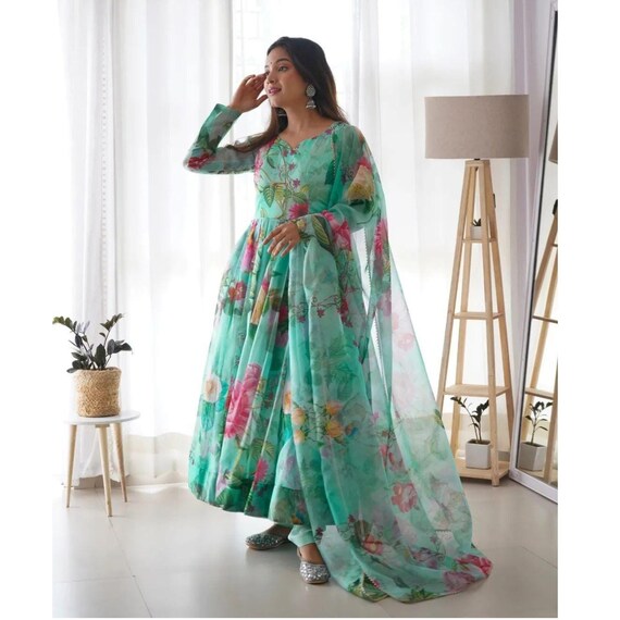 Share more than 275 organza printed suit latest
