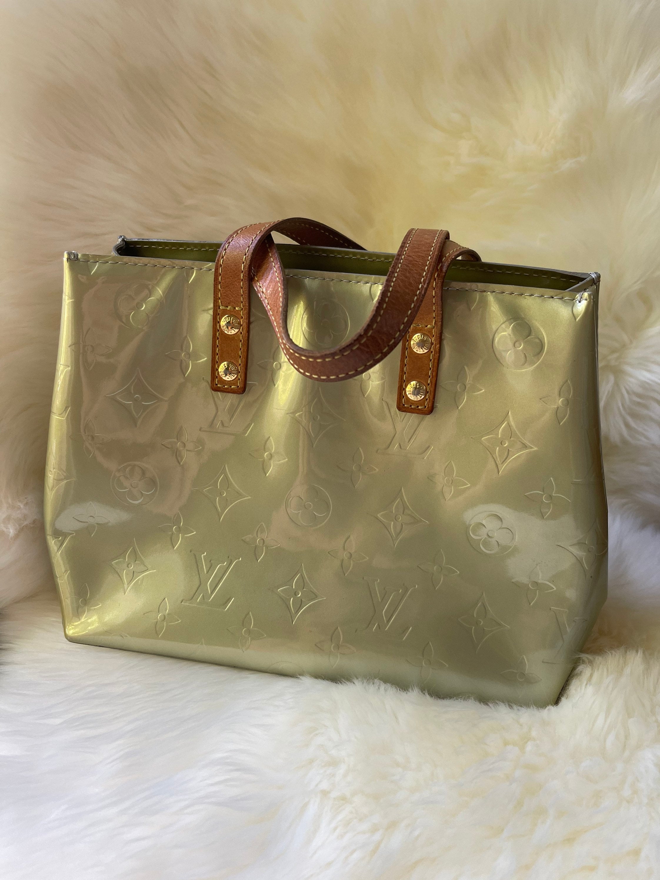 Louis Vuitton Green Monogram Vernis Reade MM Tote Bag 93lv98