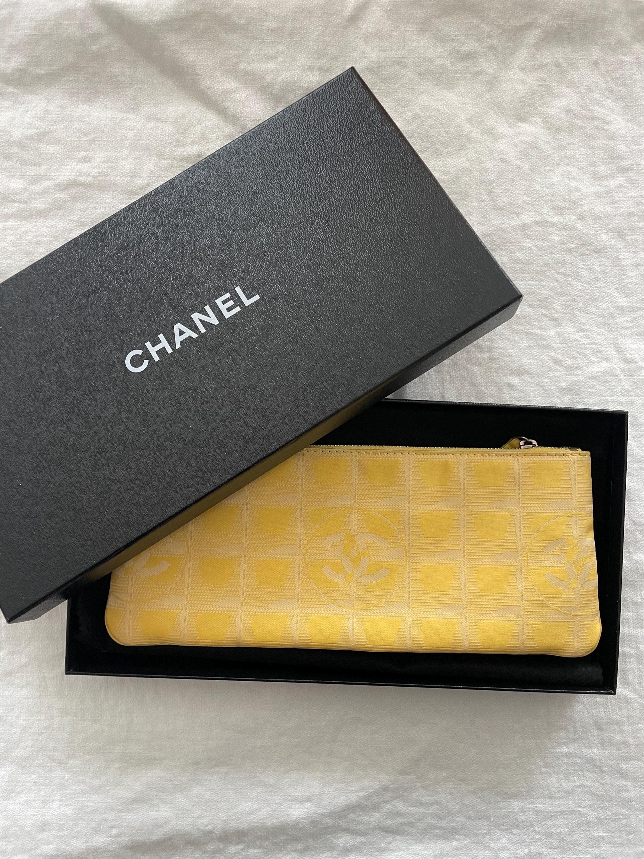 2002 Vintage CHANEL Yellow Travel Line Pouch Clutch Zipper  display picture 1