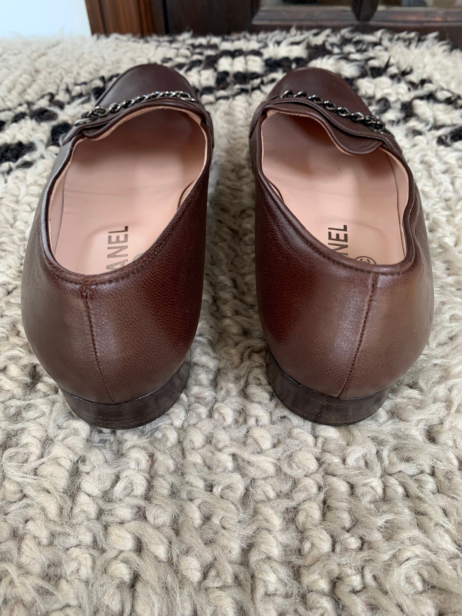 vintage chanel silver metal cc logo chain brown leather loafers flats driving shoes smoking slippers ballet flats eu 37 us 6 - 6 vintage chanel silver metal cc logo chain brown leather loafers flats driving shoes smoking slippers ballet flats eu 37 us 6 - 6