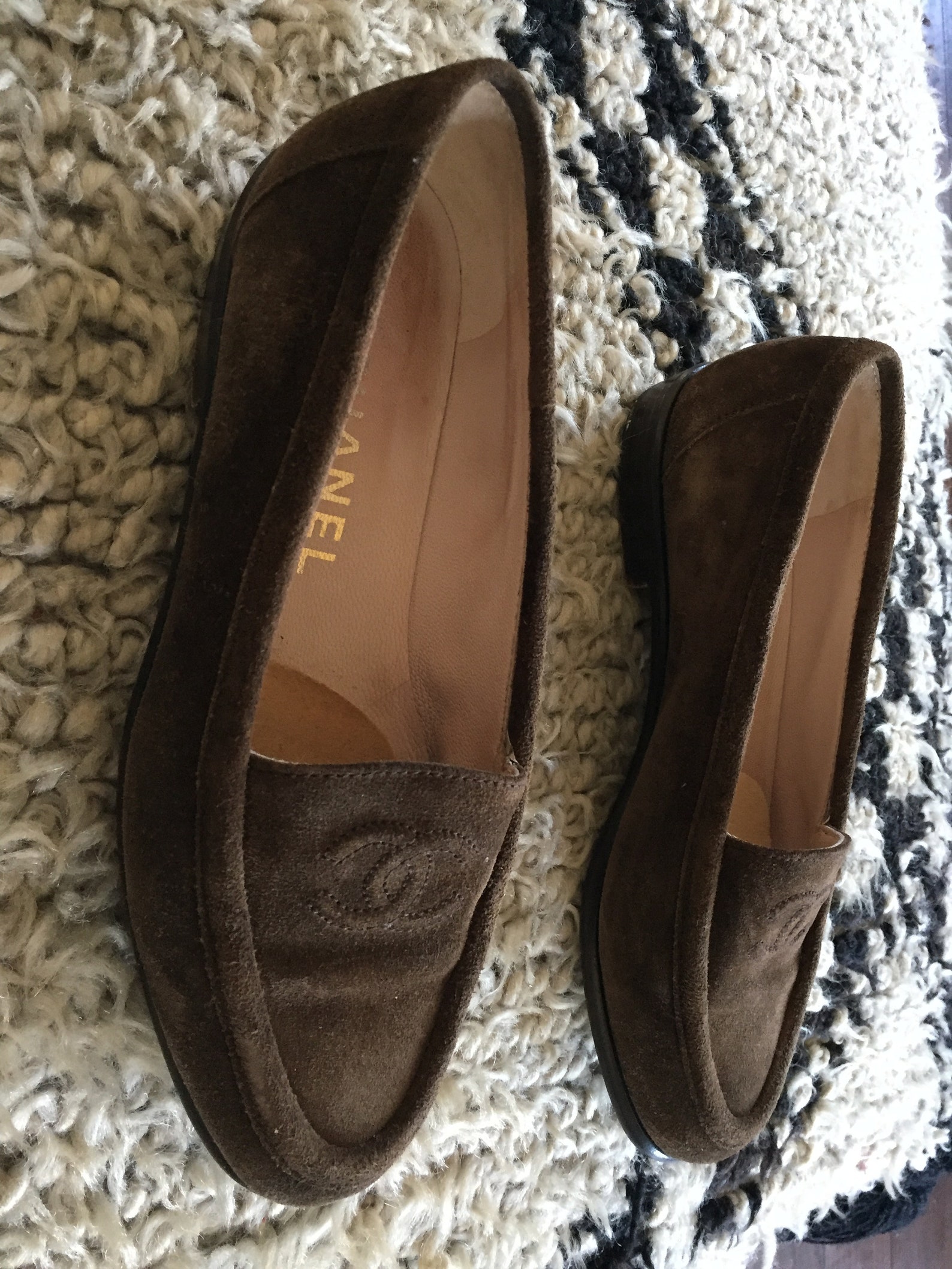 vintage chanel cc logo brown tan suede leather loafers flats driving shoes smoking slippers ballet flats 36.5 us 6