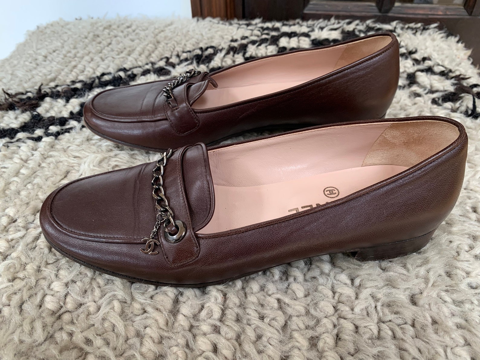 vintage chanel silver metal cc logo chain brown leather loafers flats driving shoes smoking slippers ballet flats eu 37 us 6 - 6 vintage chanel silver metal cc logo chain brown leather loafers flats driving shoes smoking slippers ballet flats eu 37 us 6 - 6