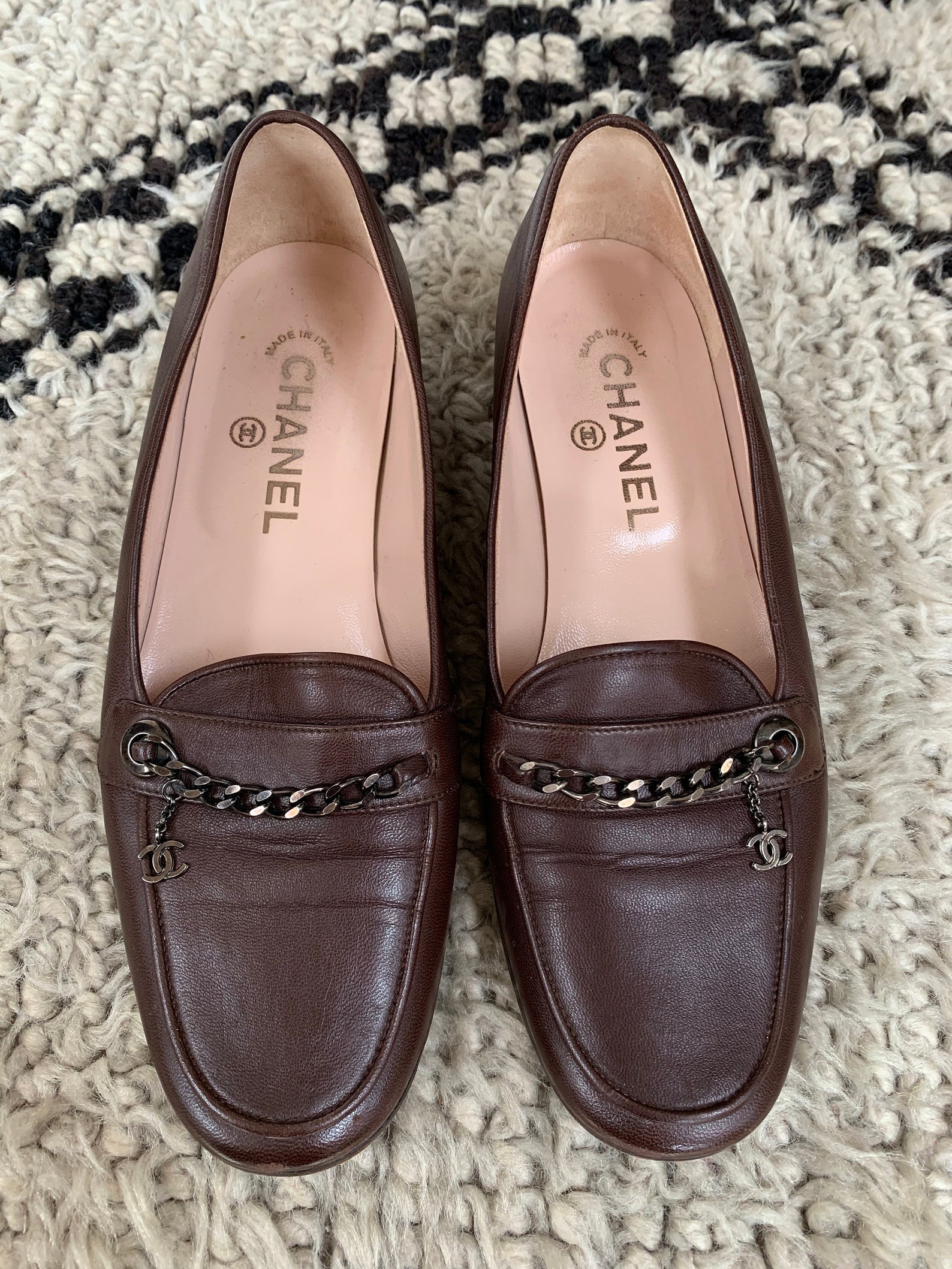 vintage chanel silver metal cc logo chain brown leather loafers flats driving shoes smoking slippers ballet flats eu 37 us 6 - 6 vintage chanel silver metal cc logo chain brown leather loafers flats driving shoes smoking slippers ballet flats eu 37 us 6 - 6
