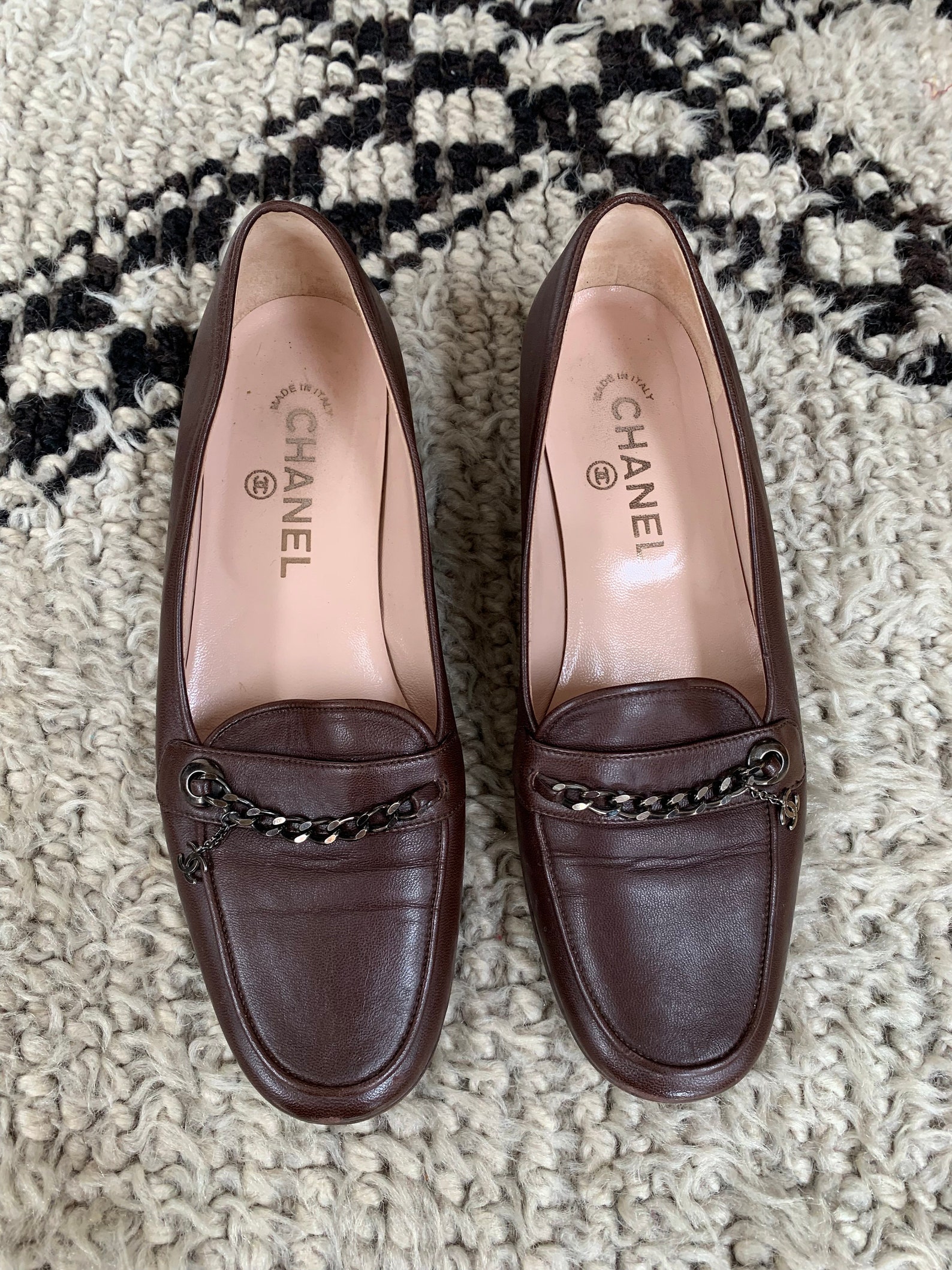 vintage chanel silver metal cc logo chain brown leather loafers flats driving shoes smoking slippers ballet flats eu 37 us 6 - 6 vintage chanel silver metal cc logo chain brown leather loafers flats driving shoes smoking slippers ballet flats eu 37 us 6 - 6